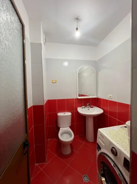 Tirane, jepet me qera apartament 2+1 Kati 2, 115 m² 600 € (Don Bosko)