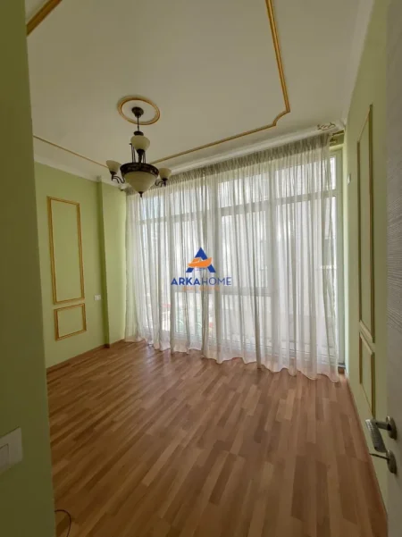 Tirane, jepet me qera ambjent biznesi Kati 2, 55 m² 550 € 