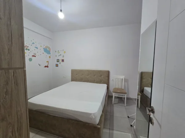 Tirane, jepet me qera apartament Kati 5, 100 m² 600 € (Golden park)