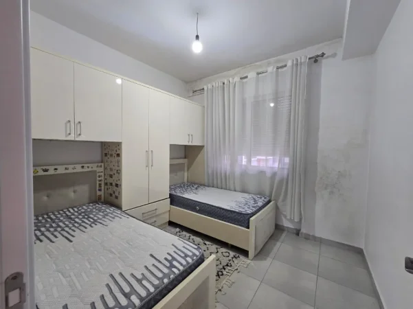 Tirane, jepet me qera apartament Kati 5, 100 m² 600 € (Golden park)