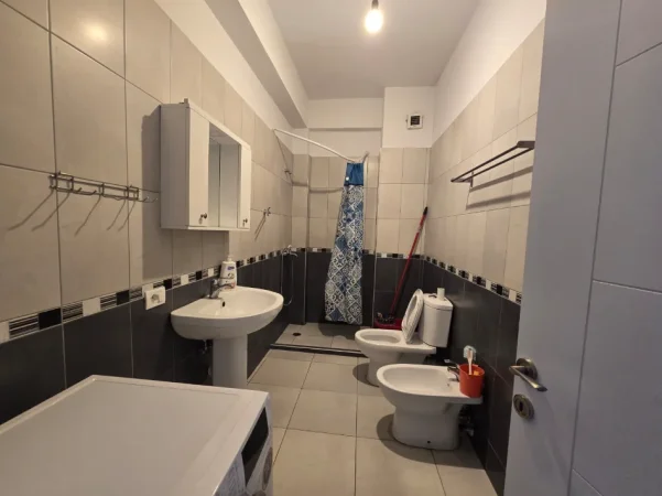 Tirane, jepet me qera apartament Kati 5, 100 m² 600 € (Golden park)