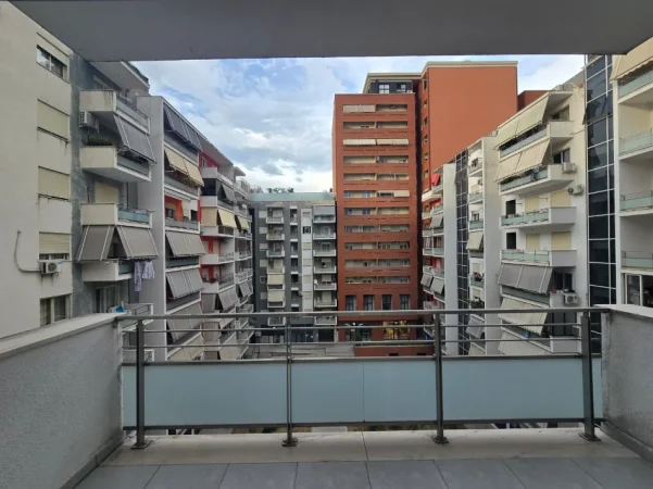 Tirane, jepet me qera apartament Kati 5, 100 m² 600 € (Golden park)