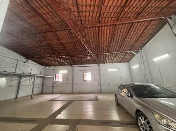 Tirane, jepet me qera magazine Kati 0, 200 m² 