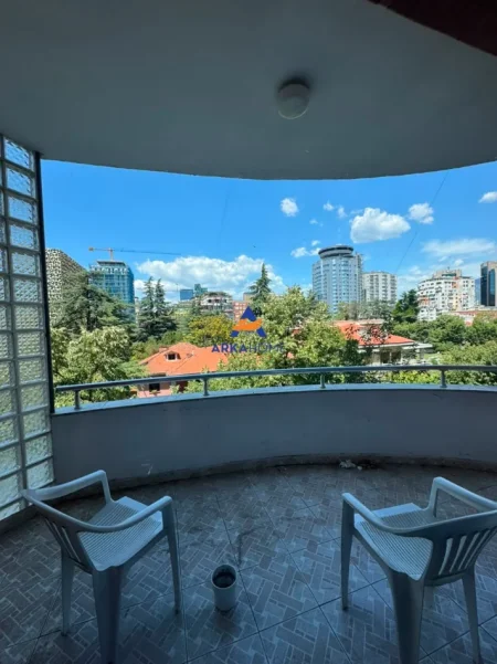 Tirane, jepet me qera ambjent biznesi Kati 3, 200 m² 3.200 € 