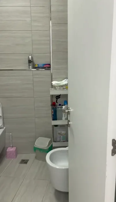 Tirane, jepet me qera zyre Kati 3, 122 m² 1.800 € (RRUGA E DURRESIT)