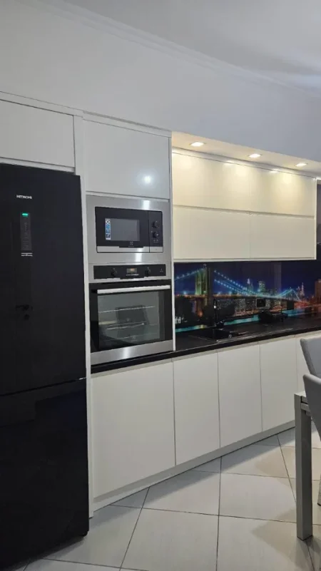 Tirane, jepet me qera shtepi 1+1+Ballkon Kati 1, 75 m² 500 € (Globe)