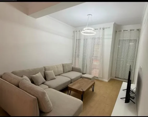 Durres, jepet me qera apartament 2+1 Kati 2, 90 m² 700 € (Rruga peti)