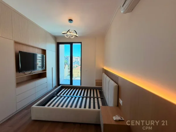 Tirane, jepet me qera apartament 2+1+Ballkon Kati 5, 115 m² 2.000 € 