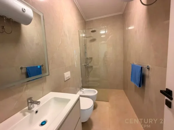 Tirane, jepet me qera apartament 2+1+Ballkon Kati 5, 115 m² 2.000 € 