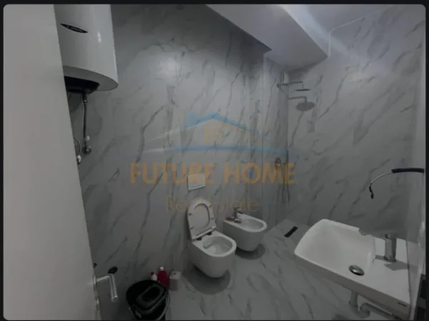 Tirane, jepet me qera apartament 1+1 Kati 5, 53 m² 450 € (ali demi)