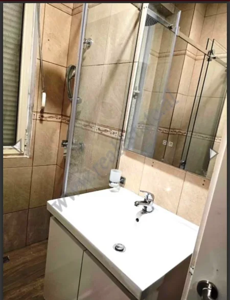 Tirane, jepet me qera apartament 1+1 Kati 2, 60 m² 500 € (Liqeni i thate)