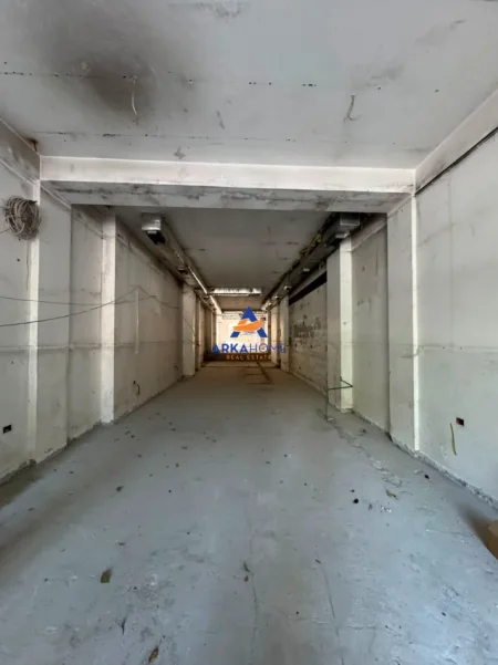 Tirane, jepet me qera ambjent biznesi Kati 0, 210 m² 8.400 € 