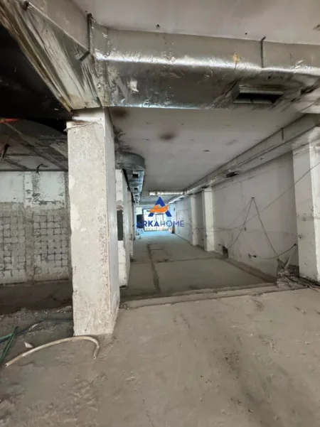 Tirane, jepet me qera ambjent biznesi Kati 0, 210 m² 8.400 € 
