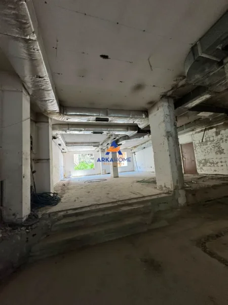 Tirane, jepet me qera ambjent biznesi Kati 0, 210 m² 8.400 € 