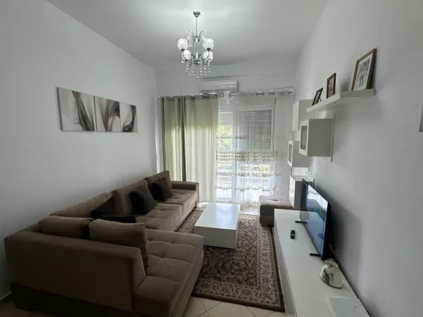 Tirane, jepet me qera apartament 2+1 Kati 2, 100 m² 650 € (Casa italia)