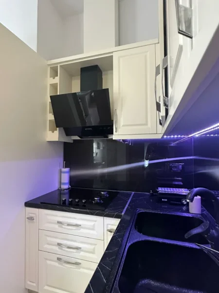 Tirane, jepet me qera apartament 2+1 Kati 2, 100 m² 650 € (Casa italia)