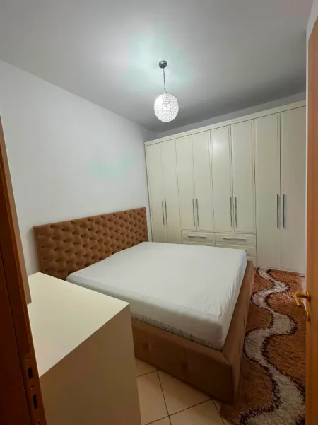 Tirane, jepet me qera apartament 2+1 Kati 2, 100 m² 650 € (Casa italia)