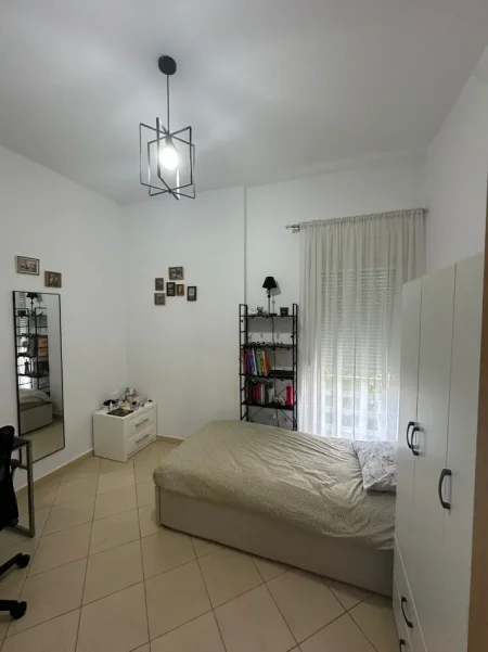 Tirane, jepet me qera apartament 2+1 Kati 2, 100 m² 650 € (Casa italia)