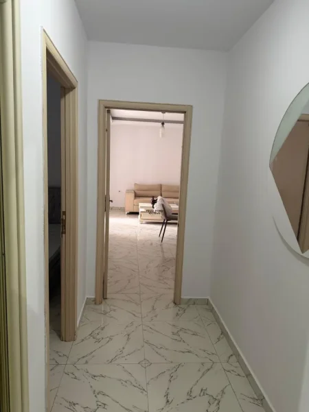 Tirane, jepet me qera apartament 1+1 Kati 2, 75 m² 500 € (RRUGA E KAVAJES)