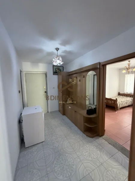 Shitet Apartament 2+1 ne rrugen Petro Nini Luarasi, prane Shkolles se Baletit (D8142Z-23)