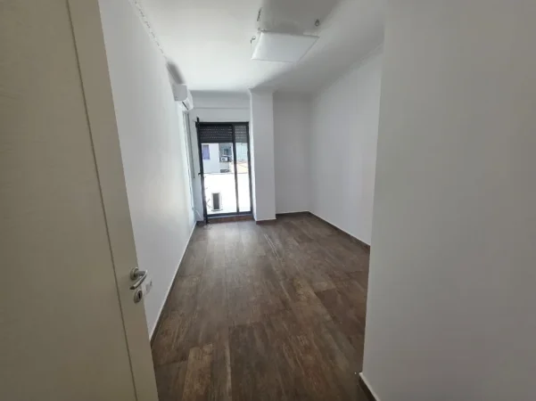 Tirane, jepet me qera apartament 2+1 Kati 2, 120 m² 600 €