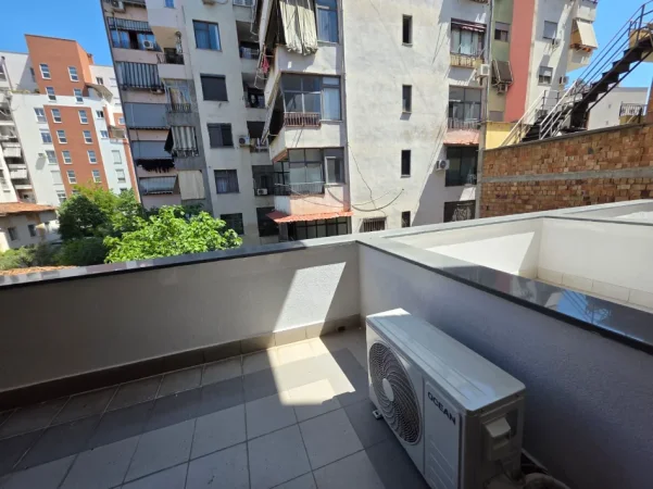 Tirane, jepet me qera apartament 2+1 Kati 2, 120 m² 600 €