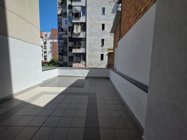 Tirane, jepet me qera apartament 2+1 Kati 2, 120 m² 600 €