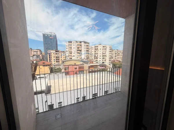Tirane, jepet me qera apartament 2+1 Kati 5, 114 m² 2.000 € (Rruga e Kosovareve)