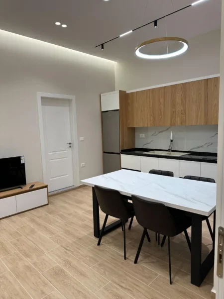 Tirane, jepet me qera apartament 2+1 Kati 1, 65 m² 600 € (DON BOSKO)