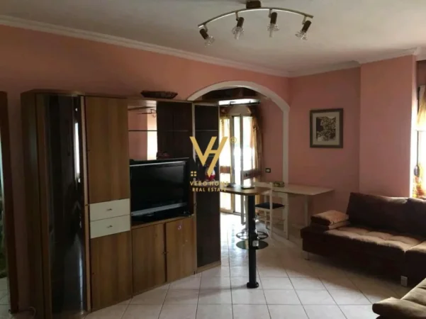 Tirane, jepet me qera apartament 1+1+Ballkon Kati 7, 100 m² 750 € (STACIONI I TRENIT)