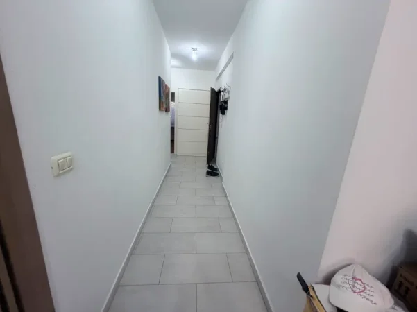 Tirane, jepet me qera apartament 2+1 Kati 2, 101 m² 700 € (Naim frasheri)