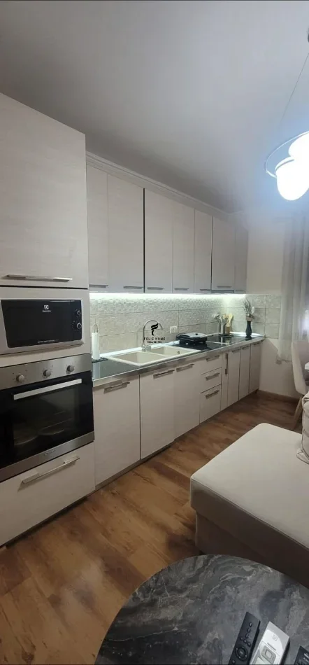 Tirane, jepet me qera apartament 2+1 Kati 2, 70 m² 500 € (OXHAKU)