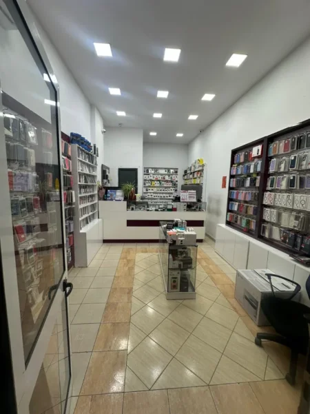 Tirane, shitet dyqan Kati 0, 110.000 € 