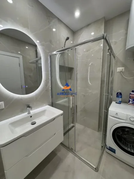 Tirane, jepet me qera apartament 1+1+Ballkon Kati 4, 68 m² 650 € 