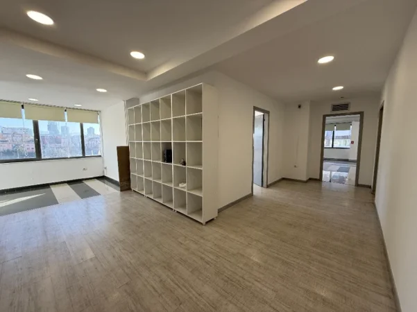 Tirane, shes zyre Kati 4, 275 m² (zogu i zi)