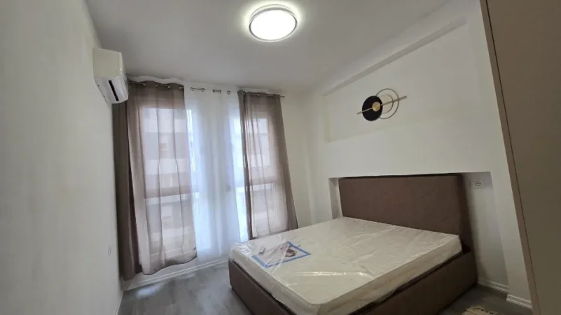 Tirane, jepet me qera apartament 1+1+Ballkon Kati 2, 60 m² 450 € (Univers City)