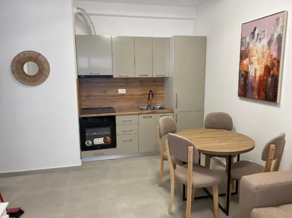 Tirane, jepet me qera apartament 1+1+Ballkon Kati 2, 60 m² 450 € (Univers City)