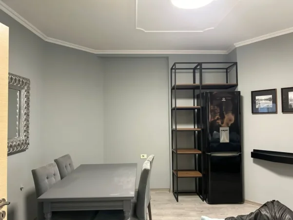 Tirane, jepet me qera apartament 2+1 Kati 7, 102 m² 650 € (Rrruga Petro Nini Luarasi)
