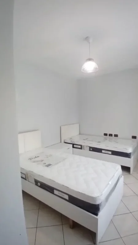 Tirane, jepet me qera apartament 2+1 Kati 2, 100 m² 