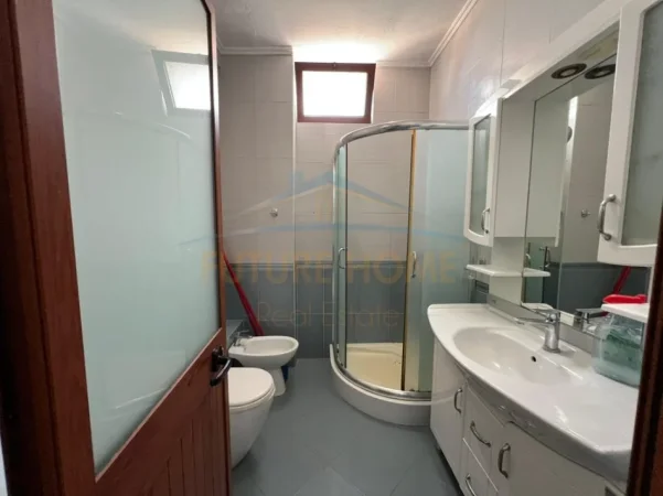 Tirane, jepet me qera apartament 2+1 Kati 4, 87 m² 65.000 € (Ali demi)