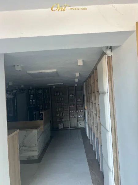 Tirane, jepet me qera dyqan Kati 0, 35 m² 1.500 € (BLLOK)