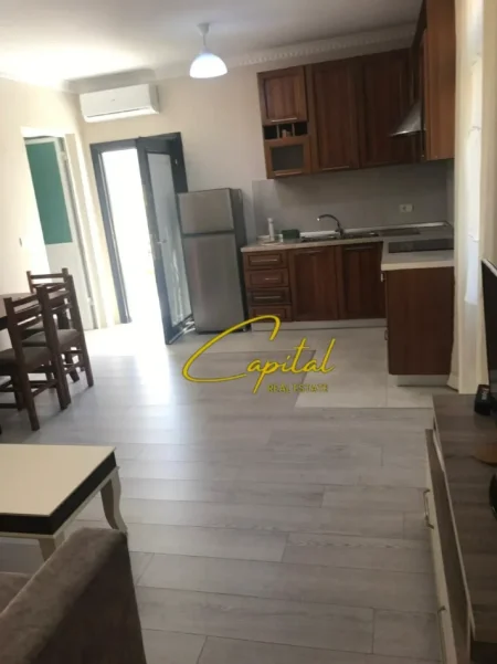 Tirane, jepet me qera apartament 1+1 Kati 1, 70 m² 400 € (ISH TREGU ELEKTRIK)