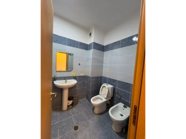 Tirane, shitet apartament 2+1+Aneks+Ballkon Kati 7, 114 m² 155.000 € (Fresku)