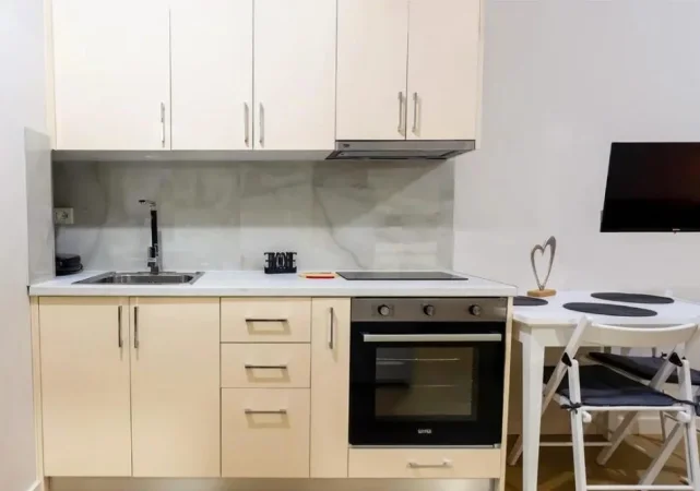 Tirane, jepet me qera apartament 1+1 Kati 2, 58 m² 650 € (Pran Ring Center)