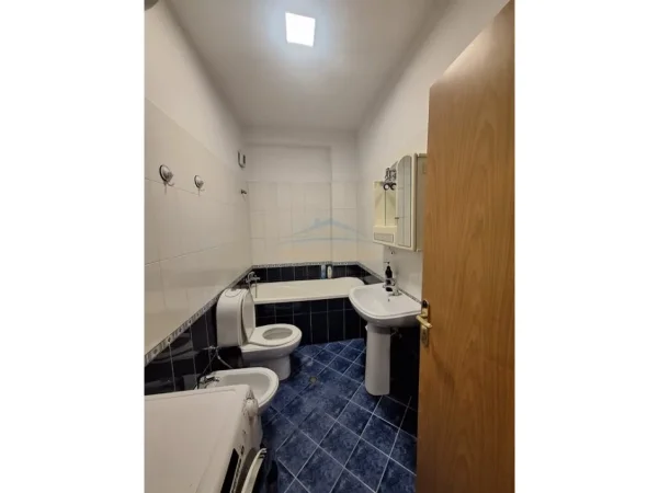Tirane, shitet apartament 2+1 Kati 2, 93 m² 224.000 € (Rruga e Durresit)