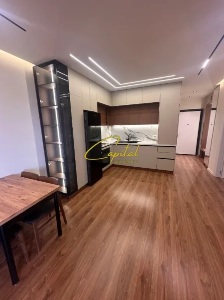Tirane, jepet me qera apartament 2+1 Kati 6, 115 m² 1.000 € (LAPRAKE)
