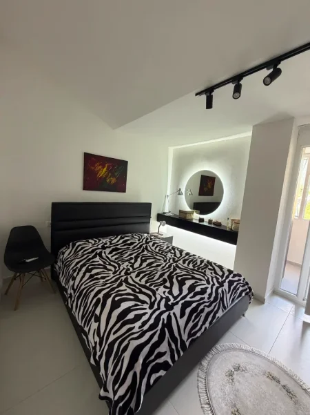 Tirane, jepet me qera apartament 1+1 Kati 4, 64 m² 100.000 € (Fresk)