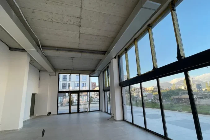 Tirane, jepet me qera ambjent biznesi Kati 1, 120 m² 1.500 € (The New Boulevard)