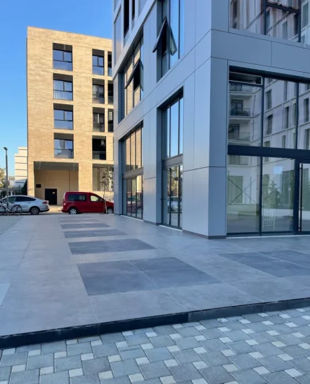 Tirane, jepet me qera ambjent biznesi Kati 1, 120 m² 1.500 € (The New Boulevard)