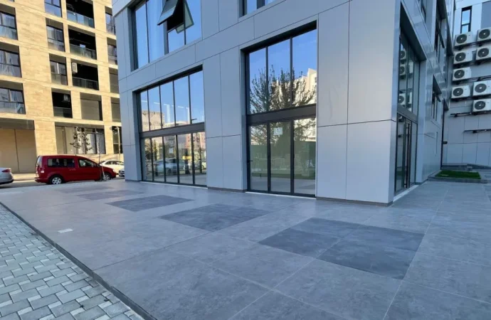 Tirane, jepet me qera ambjent biznesi Kati 1, 120 m² 1.500 € (The New Boulevard)